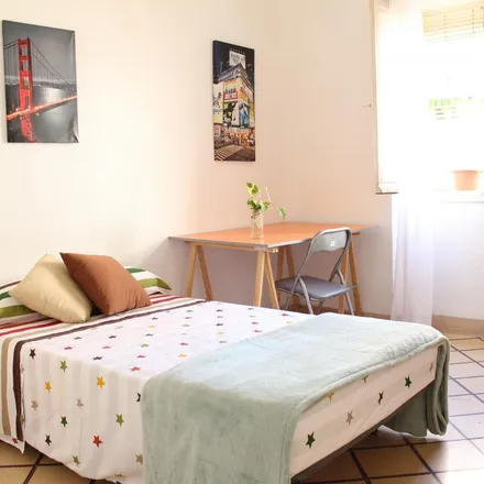 Rent this 5 bed apartment on El Delirio in Calle Pedro Antonio de Alarcón, 18002 Granada