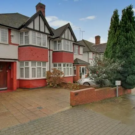 Buy this 4 bed duplex on Nether Street in London, N3 1QY