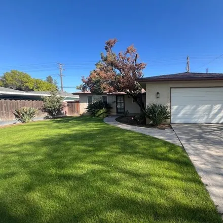 Rent this 3 bed house on 4957 East Carmen Avenue in Fresno, CA 93727