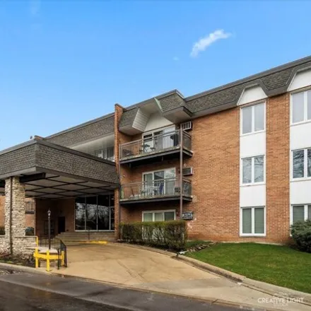 Buy this 2 bed condo on 1120 40th Street in Downers Grove, IL 60515