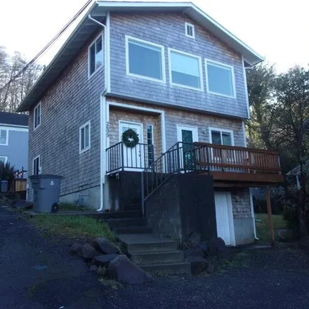 Buy this 4 bed house on 685 27th Street in Astoria, OR 97103