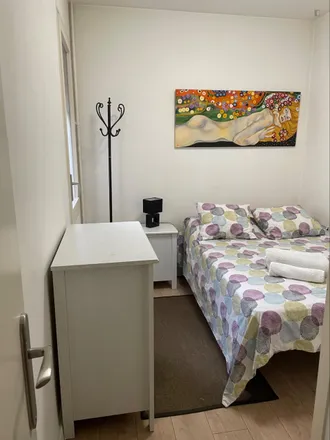 Rent this 2 bed room on Carrer de Provença in 132-134, 08029 Barcelona