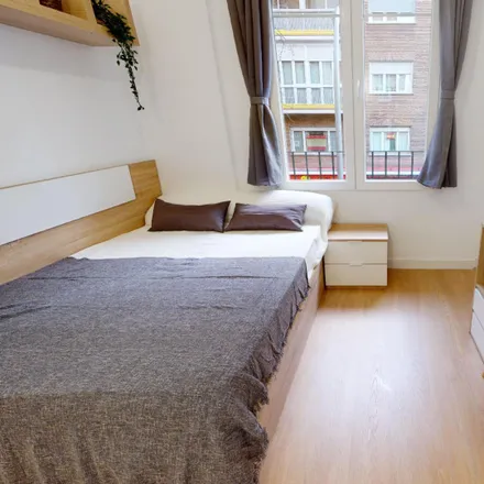 Rent this 6 bed room on Calle de Fernando el Católico in 12, 28015 Madrid