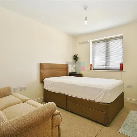 Rent this 2 bed apartment on Queens Road in London, UB3 2RX