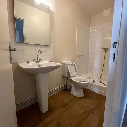 Rent this 2 bed apartment on 8 Place de la République in 76320 Caudebec-lès-Elbeuf, France