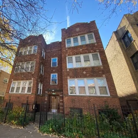 Rent this 2 bed condo on 1945-1947 West Birchwood Avenue in Chicago, IL 60645