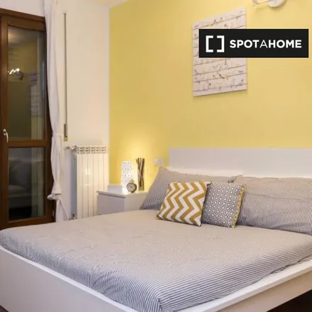Rent this 6 bed room on Carrefour Market in Via Pismonte, 20139 Milan MI