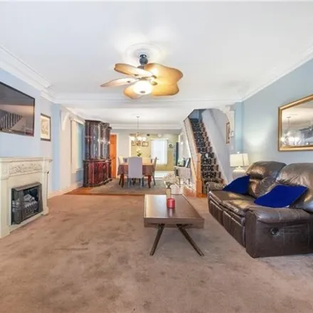 Image 4 - 6418 Avenue T, New York, NY 11234, USA - House for sale
