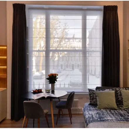 Rent this studio apartment on 29 Pembridge Gardens in London, W2 4EN