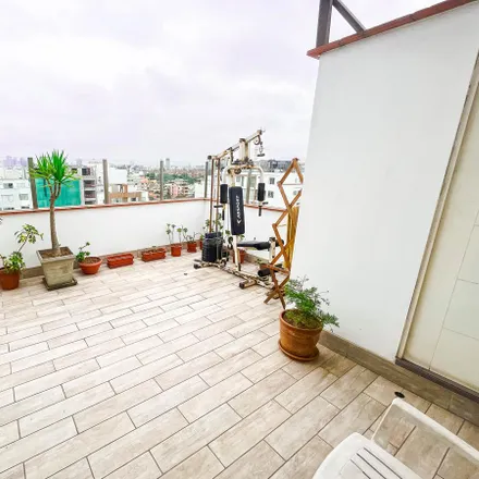 Buy this 12 bed apartment on Institución educativa inicial Trazos in El Cerezo, Surquillo