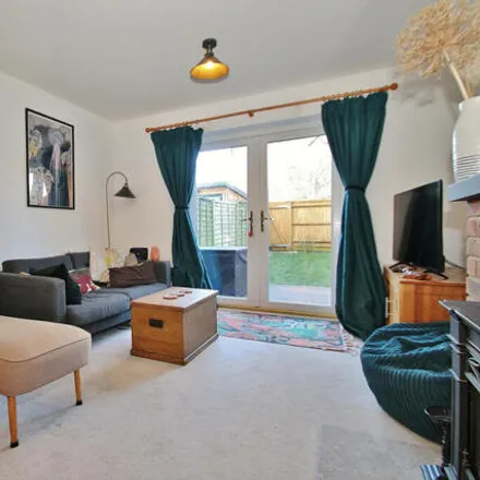 Image 2 - Kingsfield Crescent, Witney, OX28 3JW, United Kingdom - Townhouse for sale