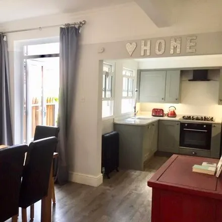 Image 5 - Charnwood Grove, West Bridgford, NG2 7NT, United Kingdom - Townhouse for rent