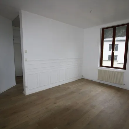 Rent this 3 bed apartment on 31 bis Avenue du 14 Juillet in 76300 Sotteville-lès-Rouen, France
