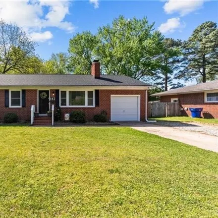Buy this 3 bed house on 142 Eastwood Drive in Warwick Lawns, VA 23602