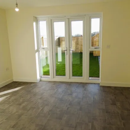 Image 4 - unnamed road, Low Green, WN2 2DS, United Kingdom - Townhouse for rent