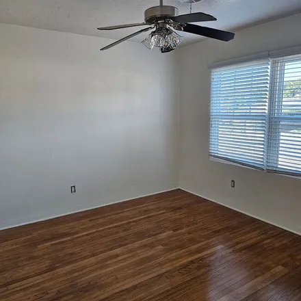 Image 3 - 2042 Chatsworth Boulevard, San Diego, CA 92106, USA - Apartment for rent