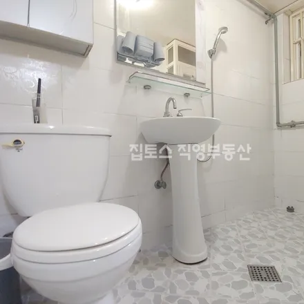 Rent this studio apartment on 서울특별시 강남구 논현동 138-6