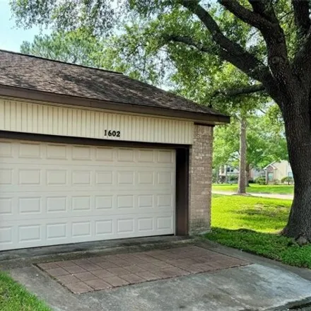 Buy this 2 bed house on 1620 Newcomb Way in Houston, TX 77058