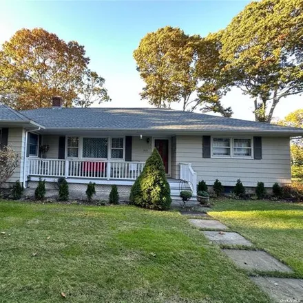 Buy this 3 bed house on 150 Briarwood Lane in Cutchogue, Southold