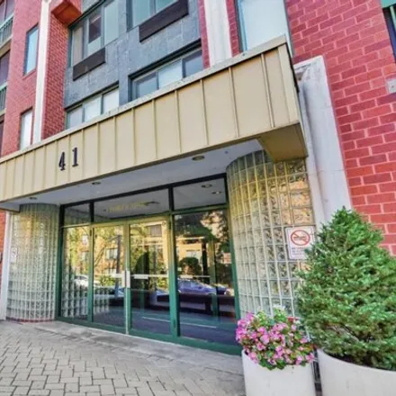 Buy this 2 bed condo on 41 Wellington Court in New York, NY 10314