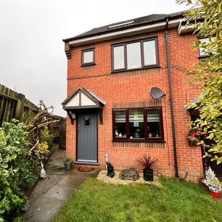 Buy this 1 bed house on Cook Close in Daventry, NN11 0SF
