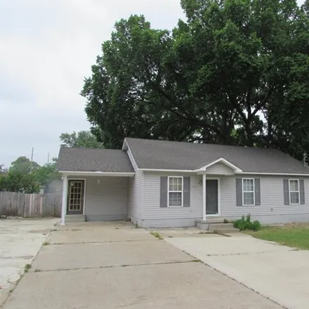 Buy this 3 bed house on 1574 Byron Street in Dyersburg, TN 38024