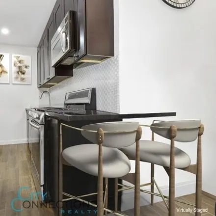 Image 3 - 20 West St Apt 8a, New York, 10004 - Townhouse for rent