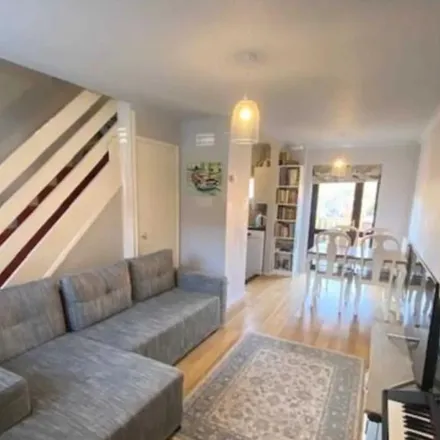 Image 7 - Britten Close, Elstree, WD6 3HT, United Kingdom - Townhouse for rent