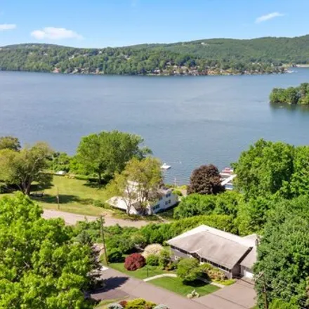 Buy this 3 bed house on 12 Meadow Lane in Candlewood Lake Club, New Milford