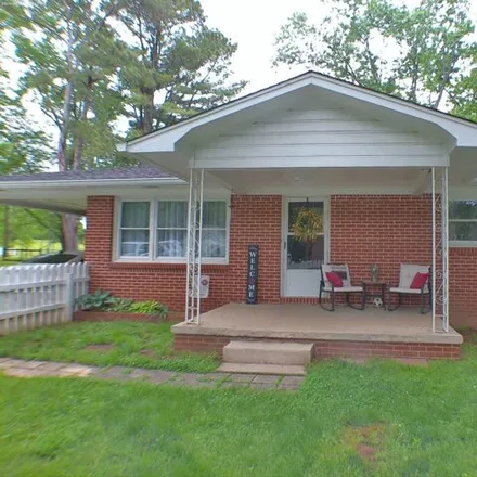 Buy this 2 bed house on 29 South Lincoln Road in Lincoln, Lincoln County