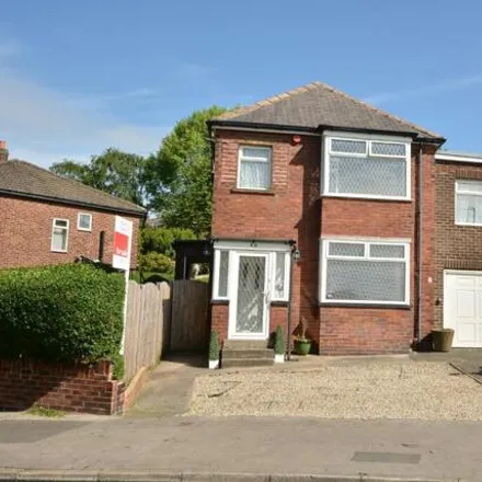 Buy this 4 bed house on Woodhall Drive in Leeds, LS5 3LG