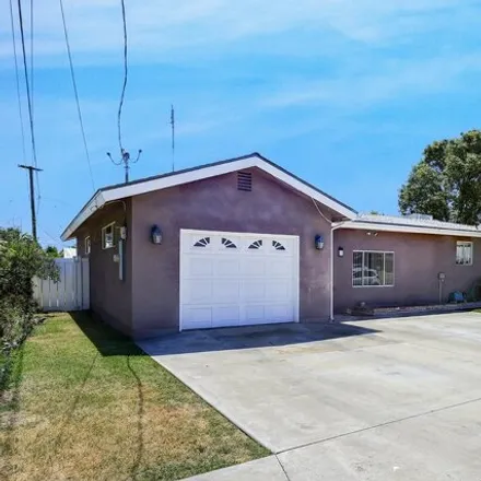 Image 4 - 956 Avon Dr, Tulare, California, 93274 - House for sale