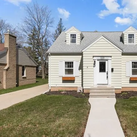 Buy this 3 bed house on 1218 Reed Street in Green Bay, WI 54303