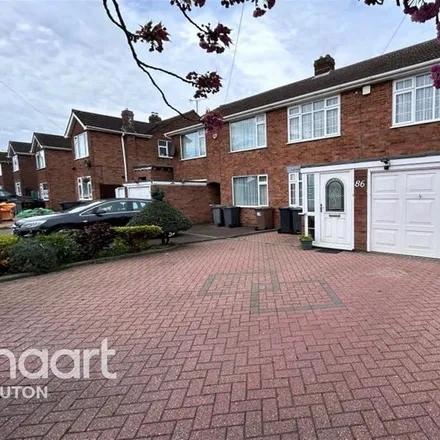 Rent this 3 bed duplex on Stoneygate Road in Luton, LU4 9TQ