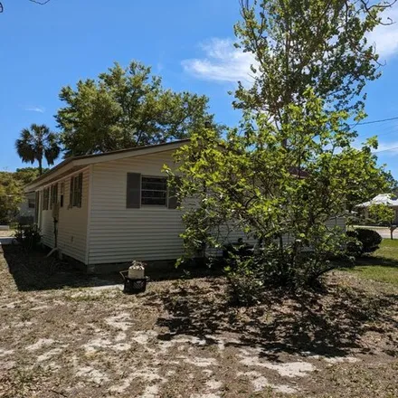 Image 5 - 750 7th Street West, Carrabelle, FL 32322, USA - House for sale