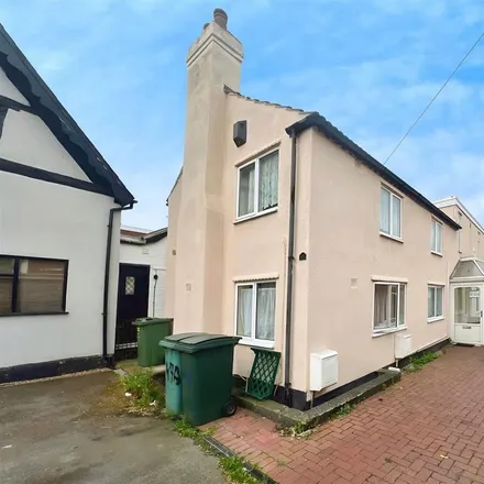 Rent this 2 bed apartment on Woodway Lane in Coventry, CV2 2EG