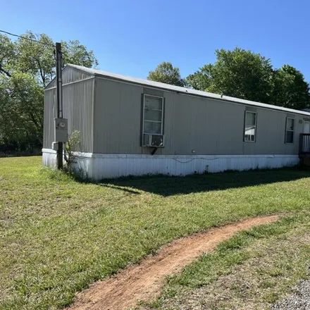 Buy this studio apartment on 165 Poplar Street in Benton, Polk County