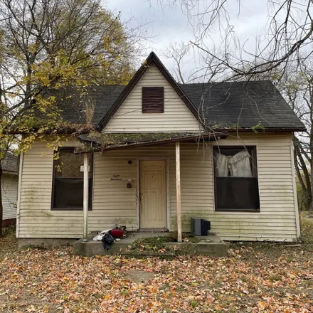 Buy this 4 bed house on 814 East Madison Street in Danville, IL 61832