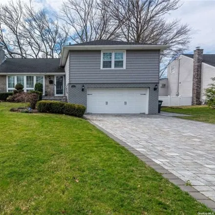 Buy this 3 bed house on 14 Jeffrey Place in Manhasset Hills, North Hempstead