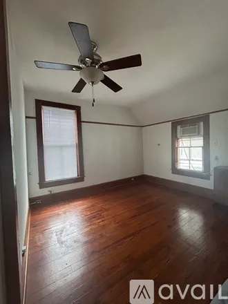 Rent this 1 bed apartment on 618 NE 2 St