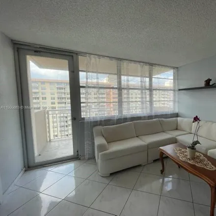 Image 3 - Winston Towers 100, 250 Northeast 174th Street, Sunny Isles Beach, FL 33160, USA - Condo for rent