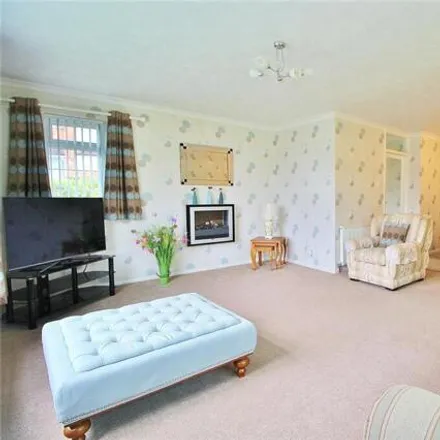 Image 2 - unnamed road, Worthing, BN14 0AG, United Kingdom - House for sale