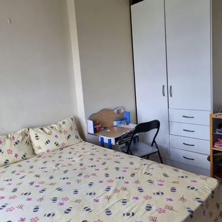 Rent this 3 bed apartment on Volkspele Drive in Pellissier, Bloemfontein
