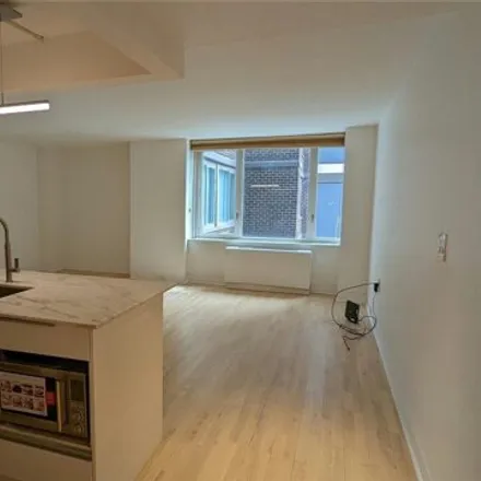 Image 3 - The Sheffield 57, 322 West 57th Street, New York, NY 10019, USA - Apartment for rent