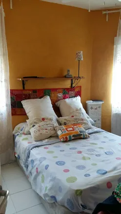 Rent this 3 bed room on Madrid in Calle Puerto de Tarancón, 21