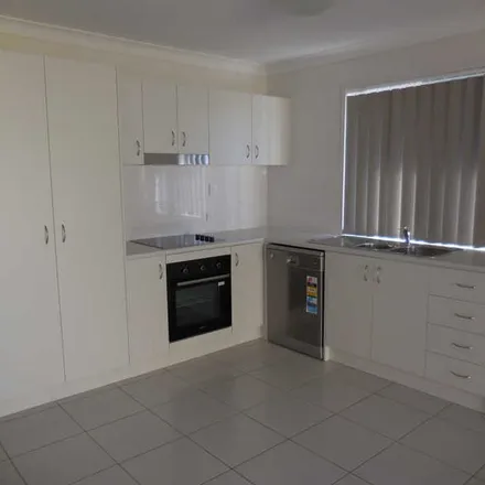 Image 7 - Bluegrass Court, Hillcrest QLD 4118, Australia - Apartment for rent