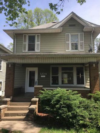 Rent this 3 bed house on 1204 North Bourland Avenue in Peoria, IL 61606