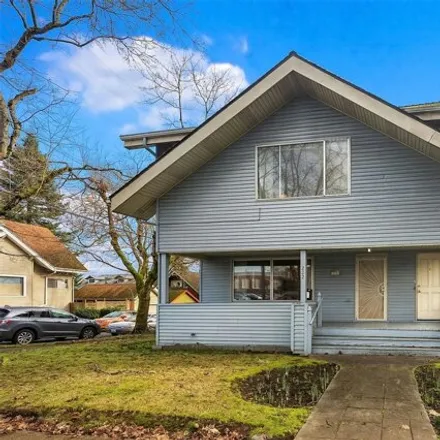 Buy this studio house on 222 25th Avenue in Seattle, WA 98122