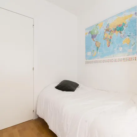 Rent this 6 bed room on Madrid in Wok Fresh, Calle de Hortaleza