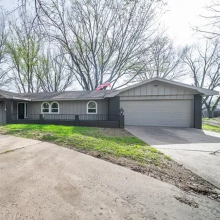 Buy this 3 bed house on 423 North Overlook Drive in Coffeyville, KS 67337